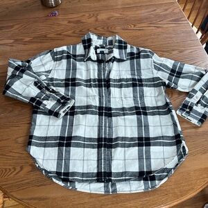 American Eagle 100% cotton flannel button down shirt